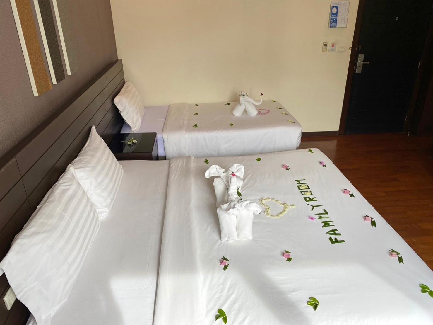 G1 Touch Blue Sky Hotel Kamala Beach Buitenkant foto