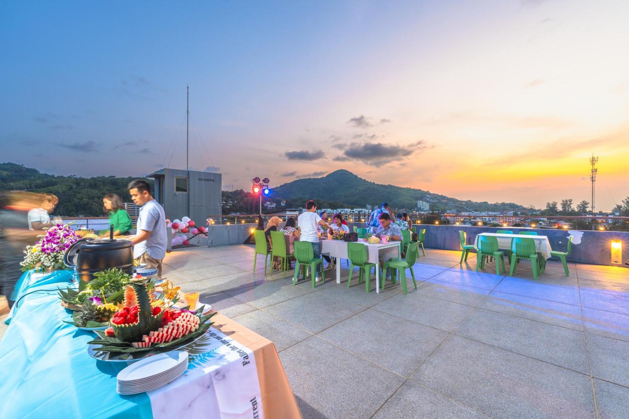 G1 Touch Blue Sky Hotel Kamala Beach Buitenkant foto