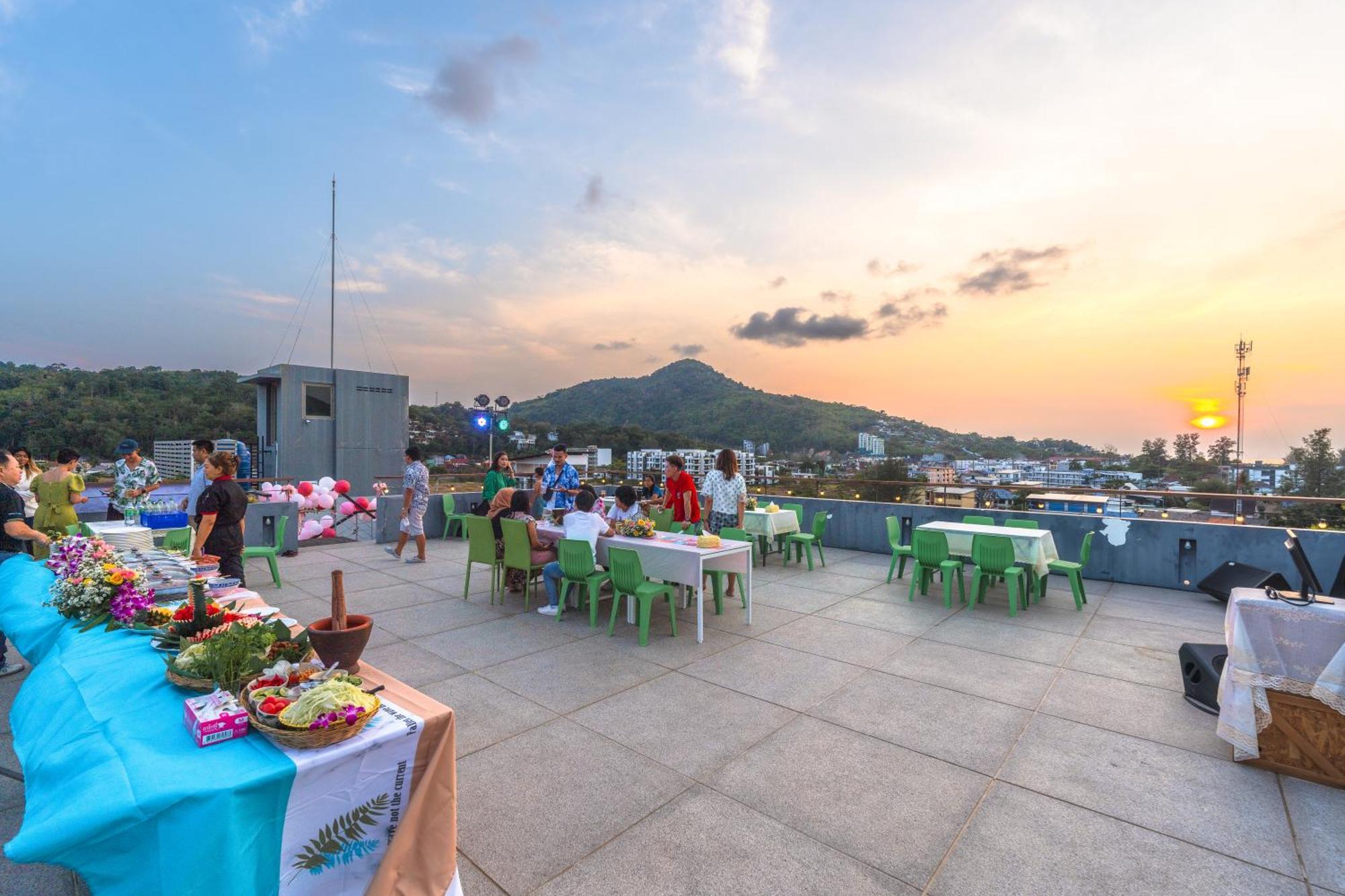 G1 Touch Blue Sky Hotel Kamala Beach Buitenkant foto